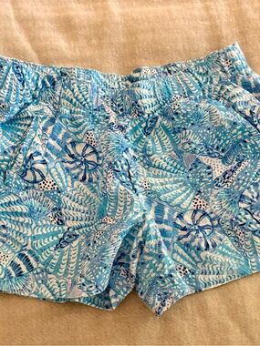 Lilly Pulitzer Blue & White Printed Women’s Shorts